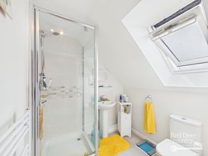 Ensuite- click for photo gallery